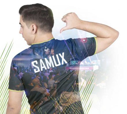 Montaje fotográfico de Samux con la camiseta del equipo